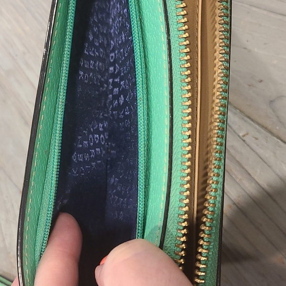 Kate Spade Kelly Green genuine leather wristlet - Picture 6 of 11
